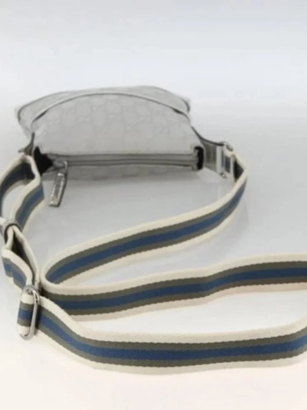 GUCCI GG Canvas Shoulder Bag Silver 147671 Auth BAZ628A
